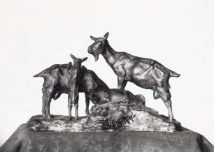 Ziegengruppe. Bronze (wohl 1906; E. Richter). Dresden-Südvorstadt, Eisenstuckstraße, Atelier der Bildhauerin