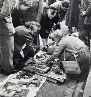 Ohne Titel (Marché aux puces à Paris)
