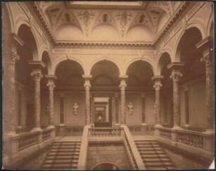 Städelsches Kunstinstitut, Frankfurt/Main: Ansicht Innenraum - Treppe