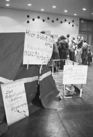 Maikundgebung des Deutschen Gewerkschaftsbundes DGB in der Nancyhalle zum "Tag der Arbeit"