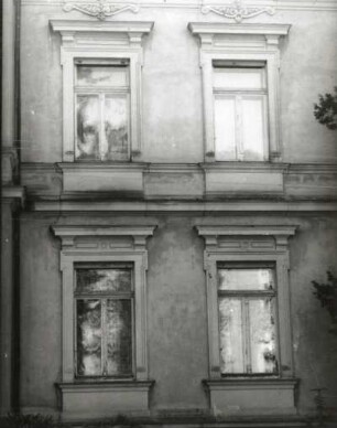 Markneukirchen, Schulstraße 12. Villa (um 1890). Obergeschoßfenster