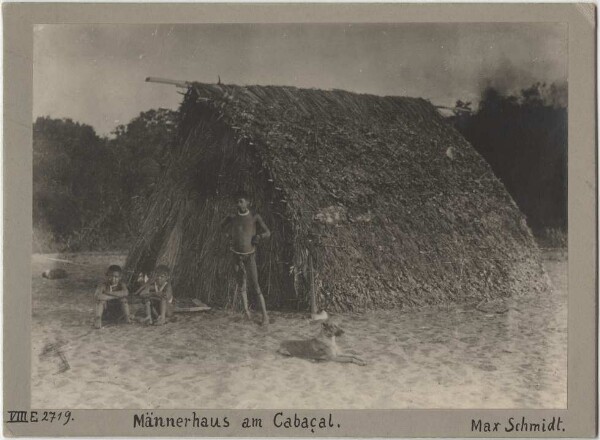 Men's house on the Rio Cabaçal