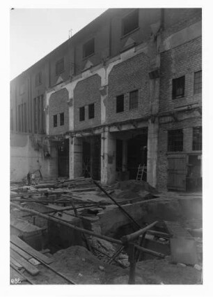 Industrie-Kraftwerk. Baustelle zur Behebung von Schäden am Kabelkanal Pumpenhaus : Lauta (Niederlausitz). Industrie-Kraftwerk. Baustelle zur Behebung von Schäden am Kabelkanal Pumpenhaus