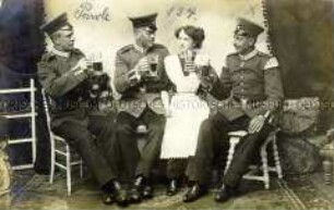 Soldaten und Dienstmädchen