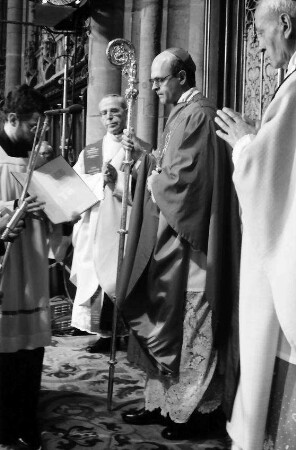 Freiburg: Gebet vor dem Altar, Monsignore Mestri