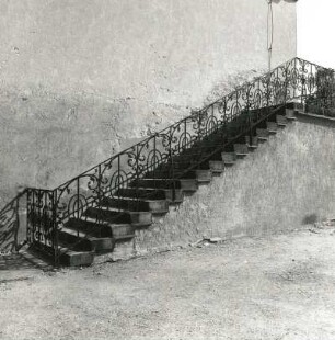 Rodewisch-Obergöltzsch. Ehemaliges Rittergut. Schlösschen (16. Jahrhundert, Restaurierung 1938/1960). Treppe mit schmiedeeisernem Geländer (Südseite)