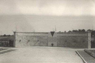 Denkmal für die Opfer des Naziregimes in Hoyerswerda : Pomnik za wopory nacionalsocialistiskeho režima we Wojerecach