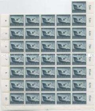 Unvollständiger Bogen mit 36 Sondermarken aus dem Wehrmachtssatz Nr. 2 zum Heldengedenktag 1944 - Motiv: Schnellboot