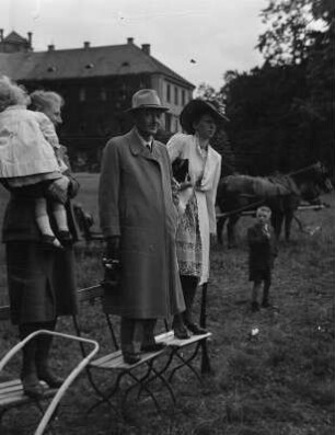 Veranstaltung im Freien. Zuschauer. : Zarjadowanje pod hołym njebjom. Přihladowarjo.