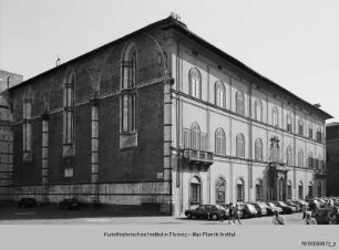 Palazzo Medici, Palazzo del Governatore, Palazzo Granducale, Palazzo Reale, Palazzo della Provincia, Palazzo della Prefettura e dell'Amministrazione provinciale, Siena