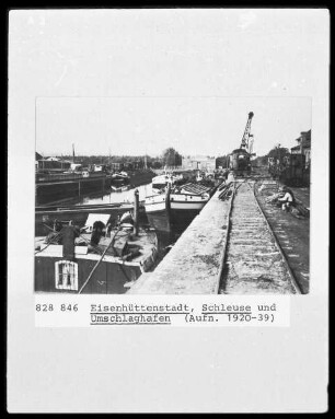 Umschlaghafen mit Schleuse