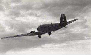 Junkers-Verkehrsmaschine JU 52 im Flug