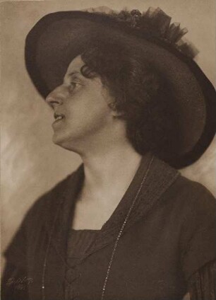 Frau Peter Behrens - Brustbild