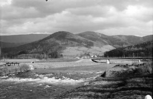 Buchholz: Elzwehr und Blick zum Kandel