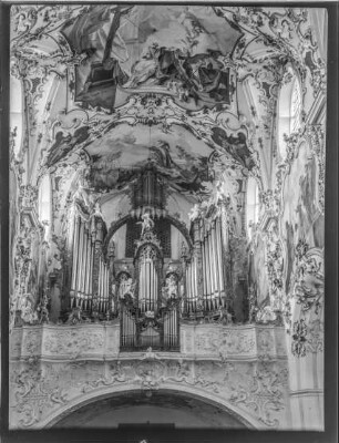 Kirche, Empore mit Orgel, Deckenausschnitt