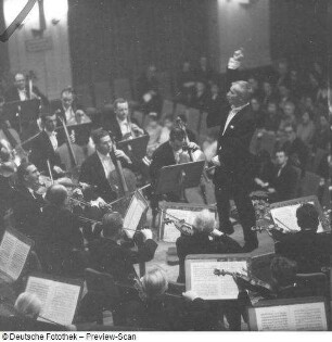 Konzert des Gewandhausorchesters Leipzig unter Leitung von Václav Neumann (A. Dvorak, Slawische Tänze)