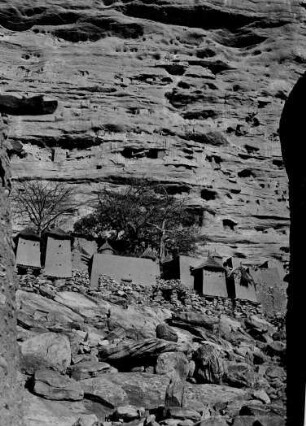 Ireli (Cercle de Bandiagara) La falaise, les grottes et les anciennes habitations