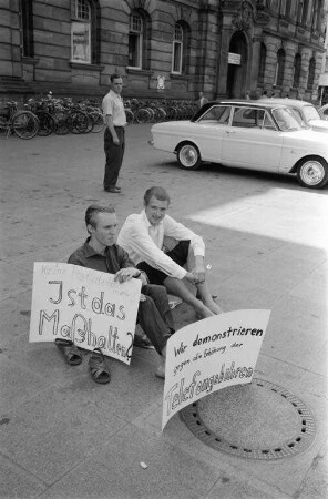 Studentenprotest gegen die Erhöhung der Telefongebühren.
