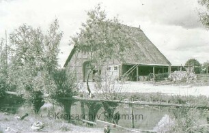 Schmiede, davor Tümpel