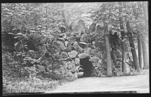 Grünfeld. Grotte im fürstlichen Park