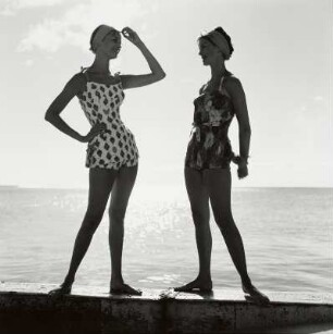 Modeaufnahme, Modelle Dolores Hawkins und Anna Bjoerck