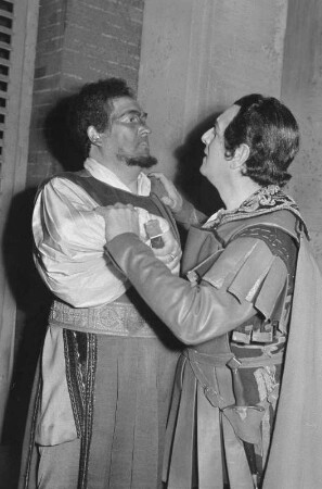 Szenenbilder aus "Othello" von G. Verdi mit Raimer, Katona, Hilgert als Othello, Ekkehard, Reinmar, Hendrik, Wunderlich, Aldor, Staatsoper 11.12.1952
