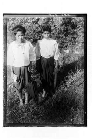 Zwei Siamesinnen : Bangkok. Portrait zweier Siamesinnen, 1908/1913