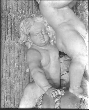 Potsdam, Neues Palais, Grottensaal, R.: 177, Westwand, zweiter südlicher Brunnen.