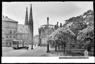 Dresden, Sophienkirche mit Zwinger und Straßenbahn