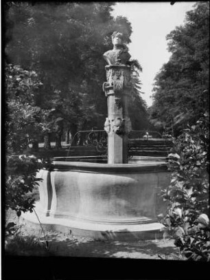 Schloß Favorite Schloßgarten Brunnen