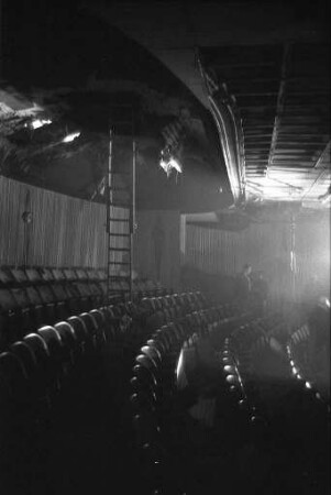 Großbrand im Filmtheater "Rheingold" in Mühlburg