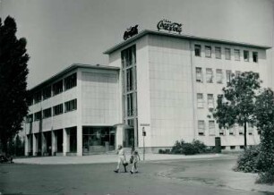 Coca-Cola Firmengebäude, 1951-1952