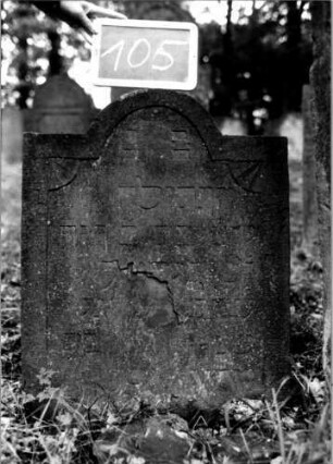 Grabstein 105 [Nir S. 88 Nr. 9.11]