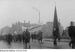 Demonstrationszug der Feierlichkeiten zur Revolution 1848