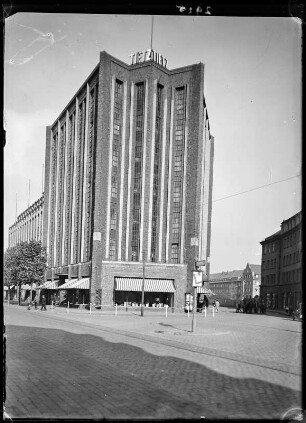 Oberhausen. Bert-Brecht-Haus, Langemarkstraße/Paul-Reusch-Straße. Straßenbild