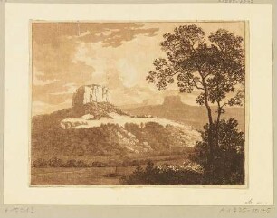 Der Lilienstein in der Sächsischen Schweiz über die Elbe gesehen, im Hintergrund weitere Tafelberge