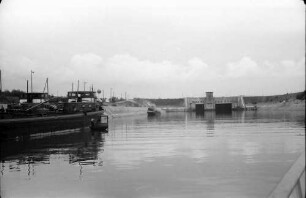 Ottmarsheim: Einfahrt in die Schleuse
