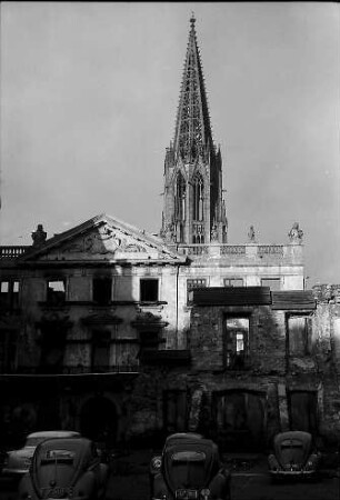 Freiburg i. Br.: Ruinen in der Salzstraße, im Hintergund Münsterturm