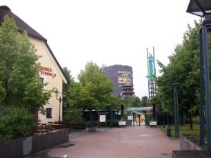 Oberhausen: Restaurantgebäude am Centro, Gasometer, Centro-Park