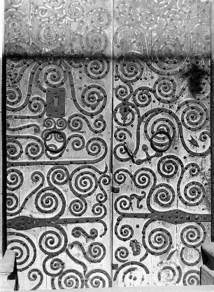 Westportal : Westportal (1301/1400). Detail mit Beschlägen der Tür. Pürgg-Trautenfels, Pfarrkirche Heiliger Georg