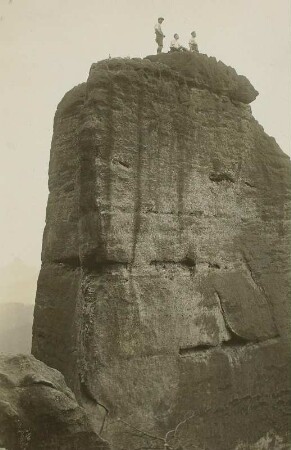 Sächsische Schweiz. Teufelsturm. Gipfel, vom Massiv aus gesehen