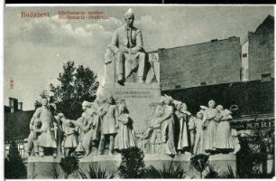 Budapest. Vörösmarty-Denkmal (1908) : Budapest. Denkmal des Dichters Mihály Vörösmarty (1908; Ede Kallós, Ede Telcs, Architektur Géza Márkus) aus Carrara-Marmor auf dem Giselaplatz