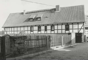 Mobschatz, Wohnhaus : Mobschatz (Kreis Meißen-Radebeul), Wohnhaus, Dorfplatz 3, nach 1816, Straßenansicht, Gartenseite