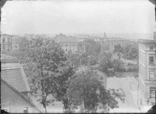 Blick gen Westen auf die Wolfstraße. linke Bildseite: das Altersheim in der Beesener Straße (Rückfront). rechte Bildseite: Restaurant Zur frohen Aussicht in der Liebenauer Straße 166