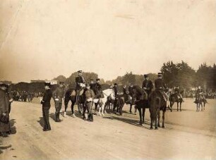 Manila, Philippinen. Amerikanische Offiziere, zum Teil beritten