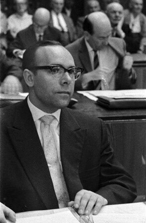 Vereidigung und Amtseinführung der neuen Bürgermeister Dr. Ernst Schiele und Otto Dullenkopf mit Nachrückung der neuen Stadträte Gustav Betz und Reinhold Grund in den Gemeinderat.