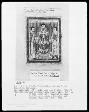 Evangelistar aus Minden — Eingefügtes Einzelblatt: Dedikationsbild mit Bischof Sigebert von Minden zwischen Priester und Diakon, Folio 1verso