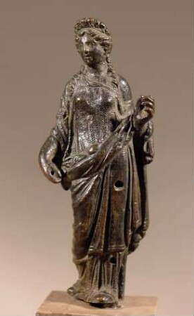 Weibliche Gewandfigur. Statuette der "Flora" oder "Pomona"