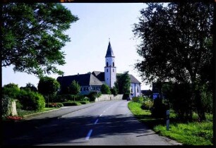 Wyhl: Ortseingang mit Kirche, Weisweiler Straße