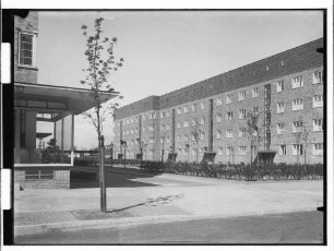 Baublock Helmholtzstr., Bunsenstr. Nr. 11 : [Bunsenstr. mit Ladenzeile]